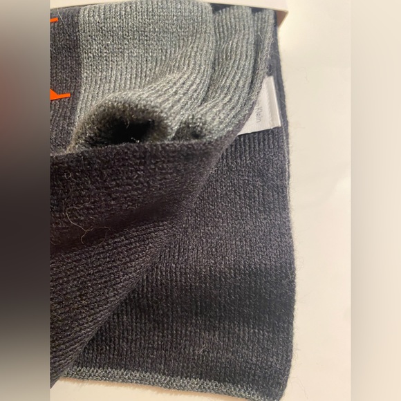 Calvin Klein 2-piece set Hat and Scarf - Picture 4 of 8